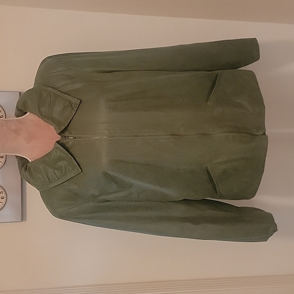 JM Collection Size 16 Olive Green Jacket, Subtle Reptile-like Pattern.